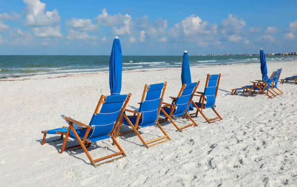 Explire Suncoast - The Ultimate Guide to Beach Chair Rentals in Siesta Key